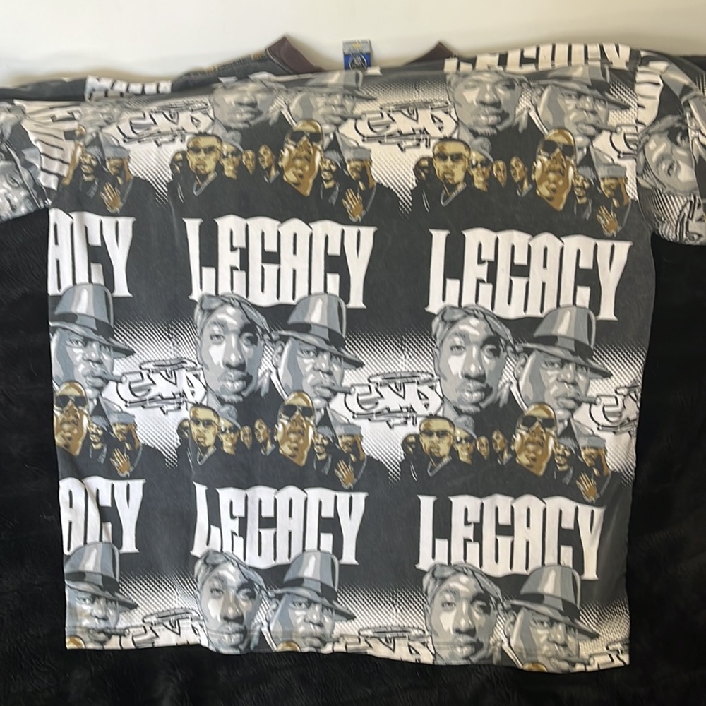 Very rare! This legacy rappers shirt is sure to impress!